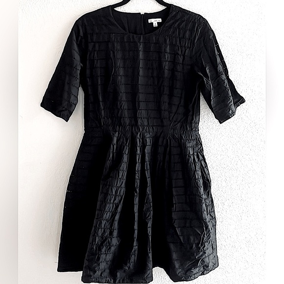 GAP Dresses & Skirts - GAP black fit and flare textured dress size 8